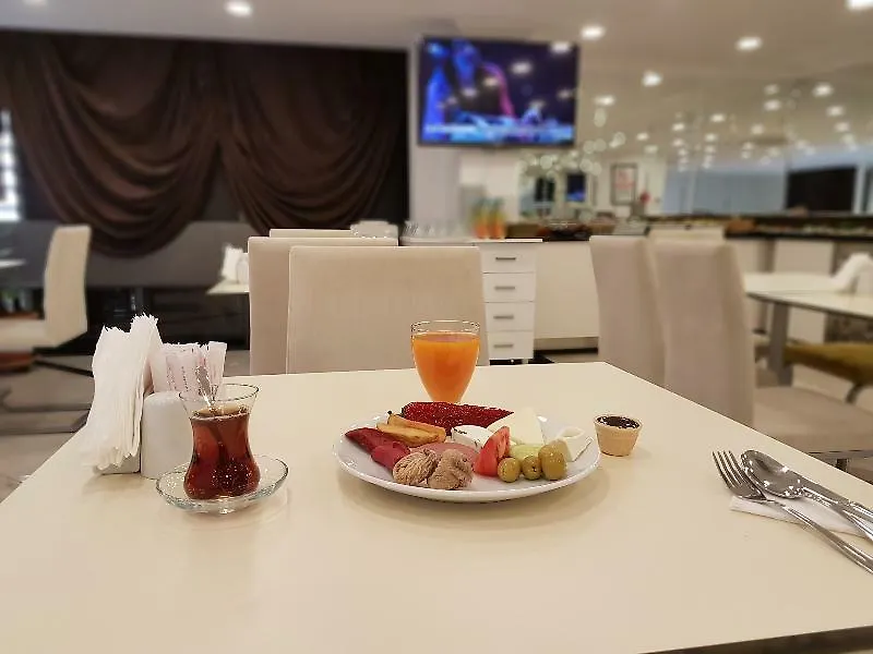 ホテル Ozyigit Otel アンタルヤ