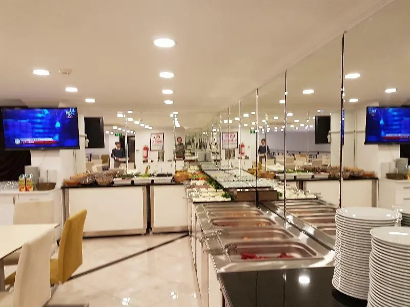 ホテル Ozyigit Otel アンタルヤ