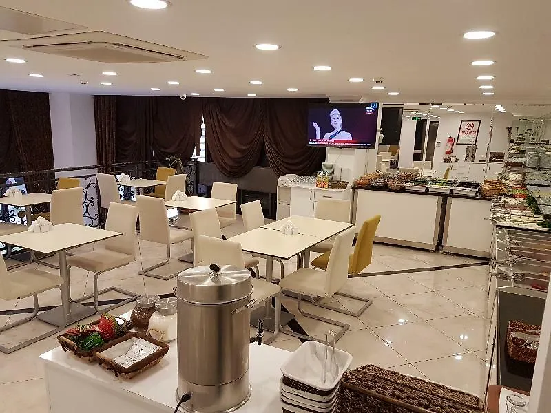 Ozyigit Otel アンタルヤ